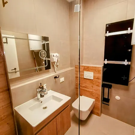 O&s Luxury By The *